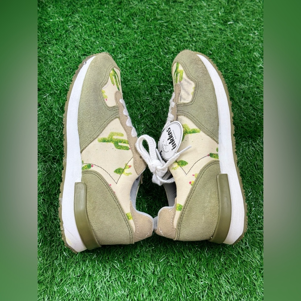 Cute‎ cactus inkkas shoes Size 6